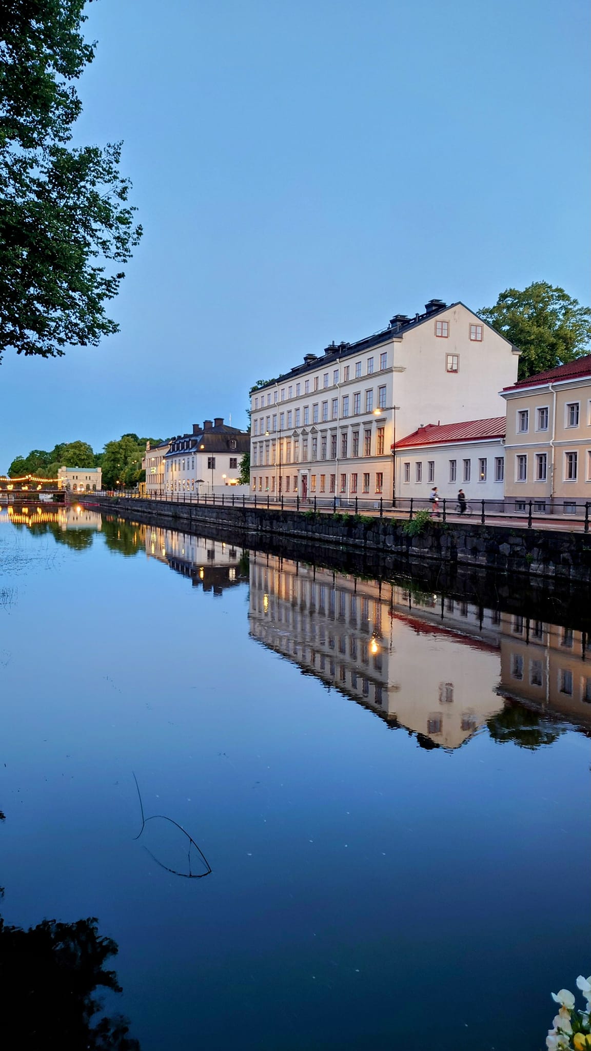 Här har du fastigheter som du kan köpa upp för att sedan hyra ut dela av den. Mycket effektivt sätt att tjäna pengar och förvaltar sina pengar med.