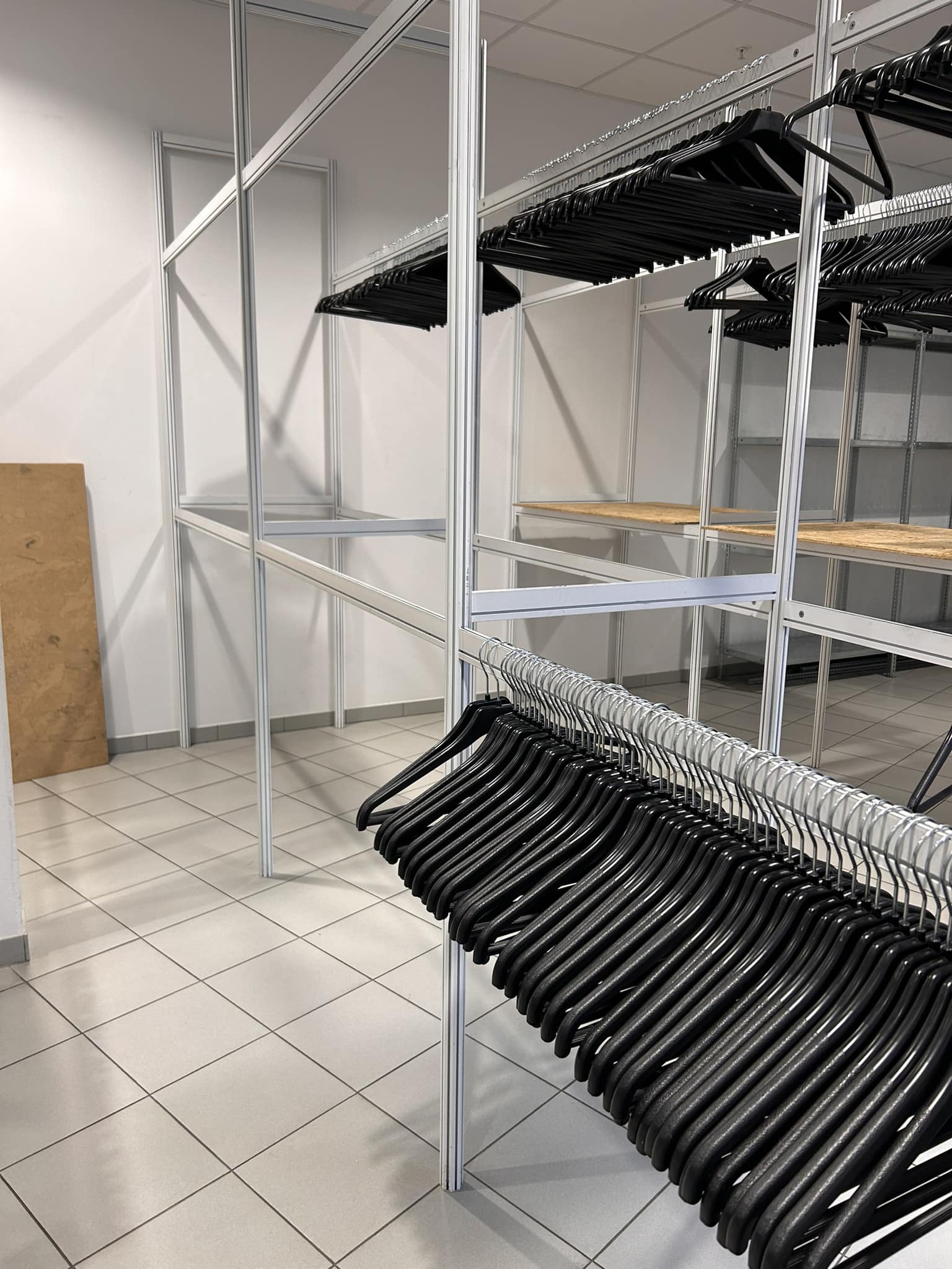 Vilka olika sätt kan man tjäna pengar på nätet? Säljer du tex kläder på nätet kan du sälja slut på alla kläder genom SEO.